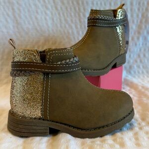 NWT Carter’s Stylish Taupe Glitter Kids Ankle Boots Size 7c Infant/Toddler Shoes